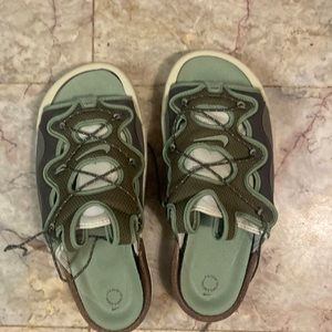 Sold Sold!! No longer available .Nike mens 11 1/2 super comfy slip on shoe